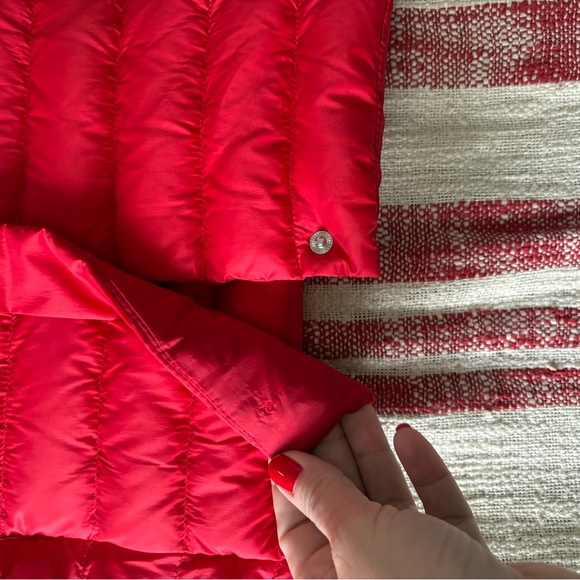 Women's Short Sleeve Red Puffer Shirt - Picture 3 of 5